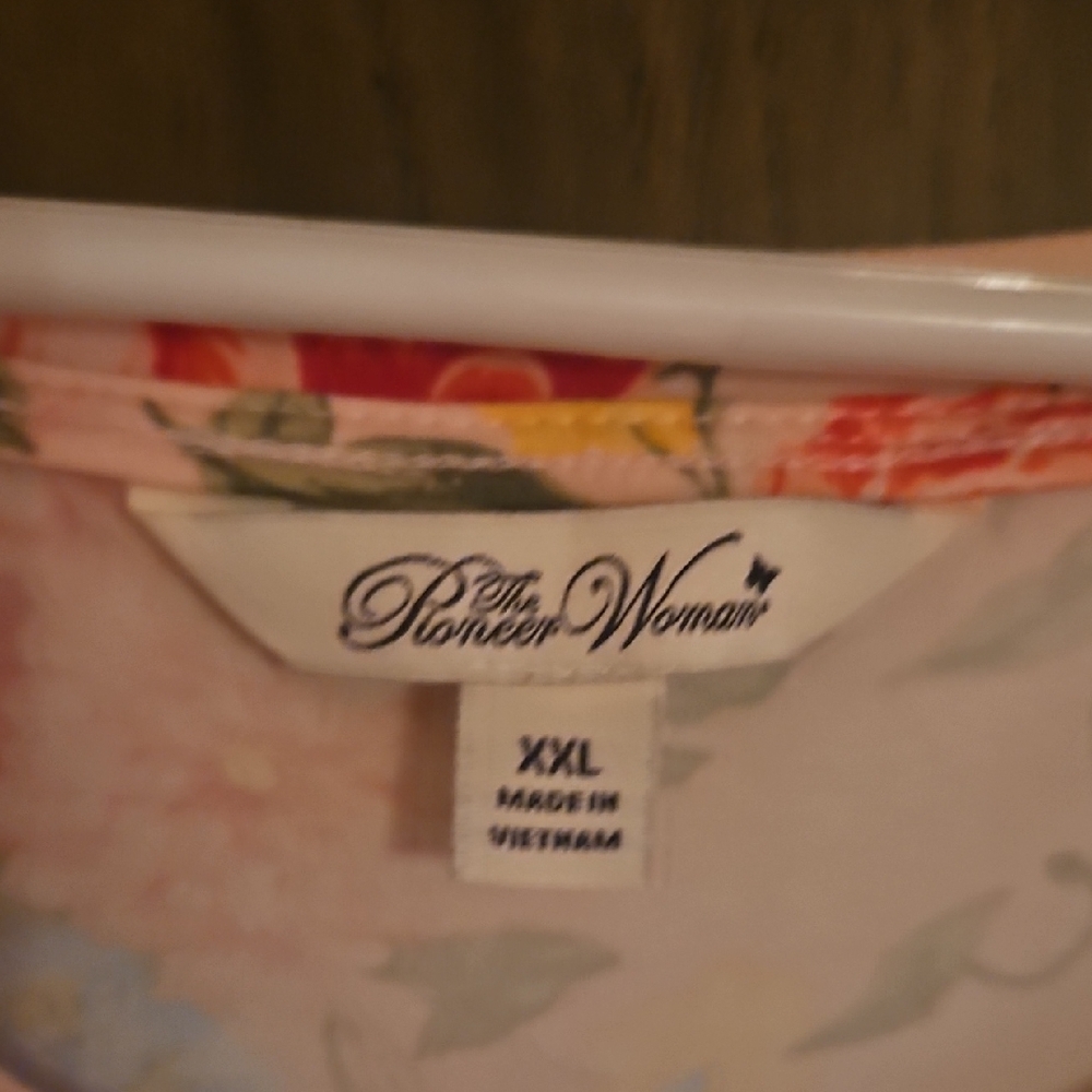 NWOT Pioneer Woman Top - Picture 2 of 3